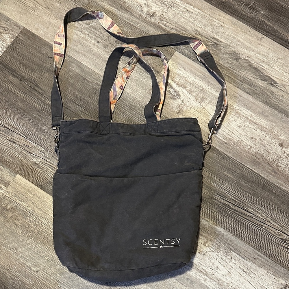 Authentic scentsy cross over bag